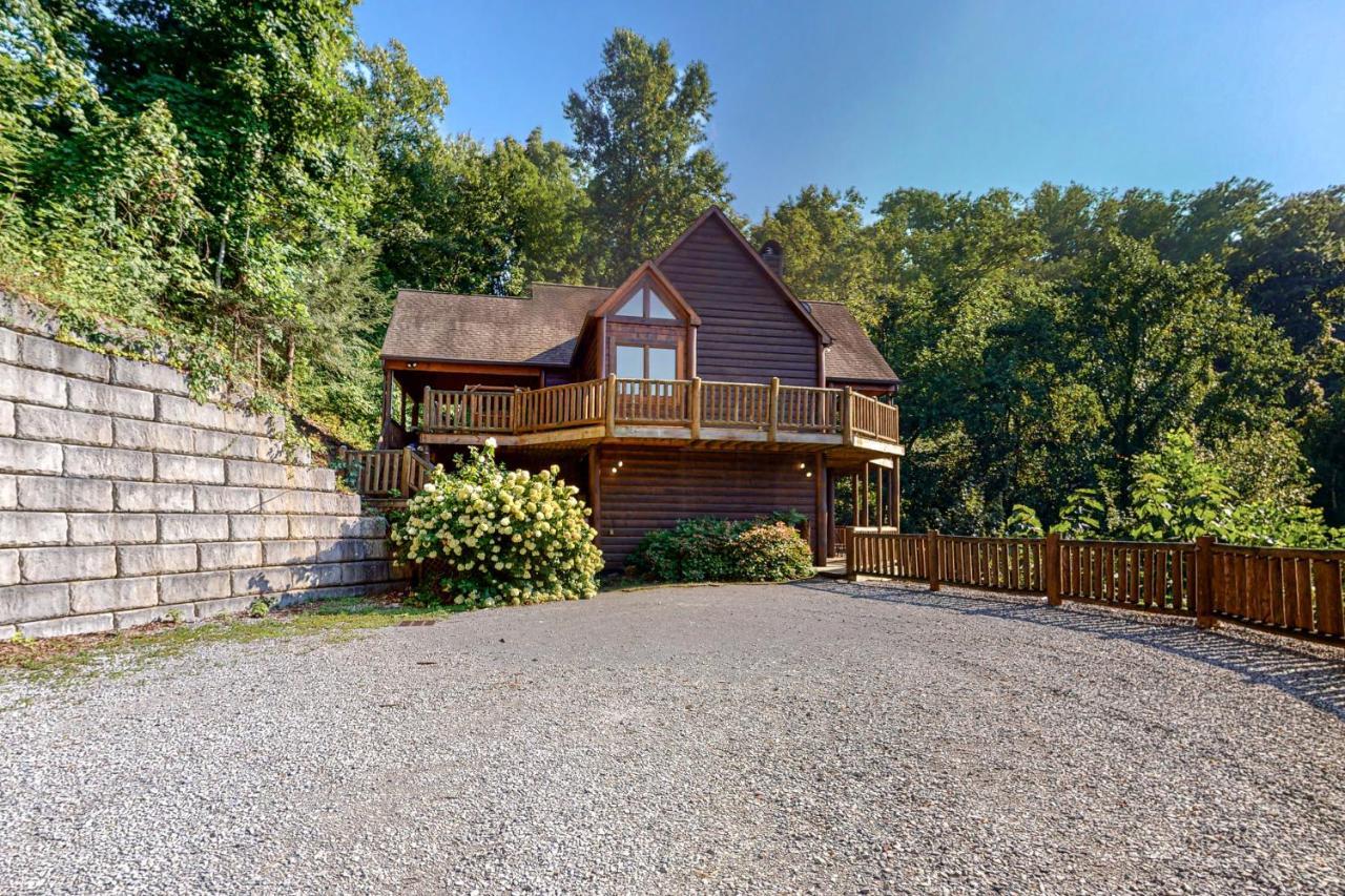 Edge Of The Park Lodge Sevierville Exterior photo