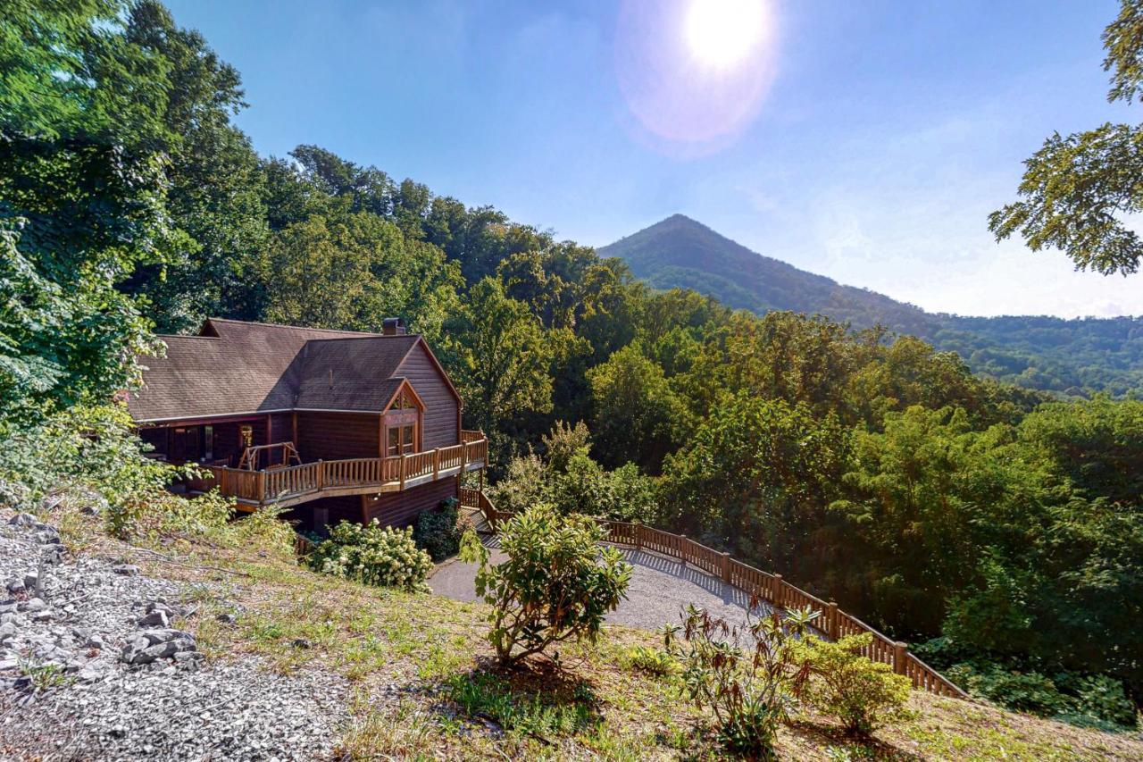 Edge Of The Park Lodge Sevierville Exterior photo